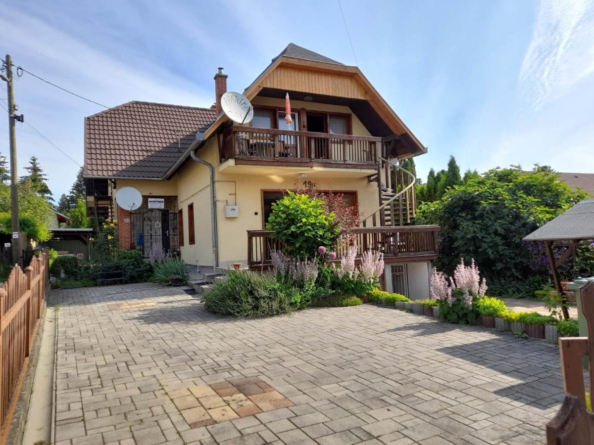 Harmonia Vendeghaz 100 Meterre Az Igali Gyogyfuerdotol Apartment Bagian luar foto