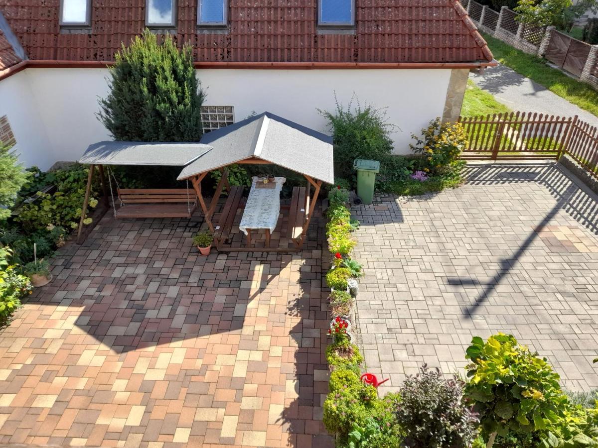 Harmonia Vendeghaz 100 Meterre Az Igali Gyogyfuerdotol Apartment Bagian luar foto
