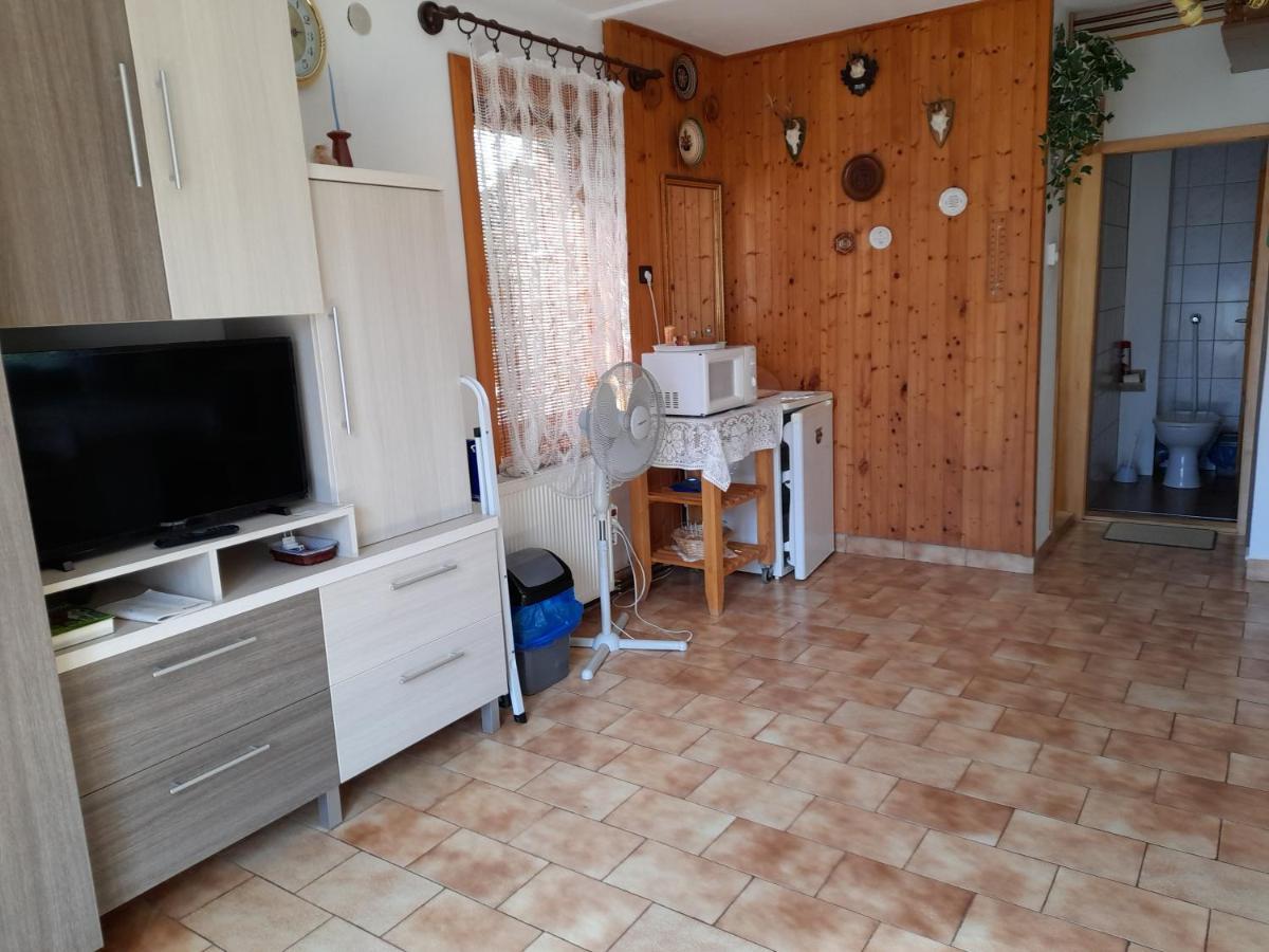 Harmonia Vendeghaz 100 Meterre Az Igali Gyogyfuerdotol Apartment Bagian luar foto
