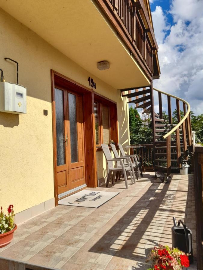 Harmonia Vendeghaz 100 Meterre Az Igali Gyogyfuerdotol Apartment Bagian luar foto