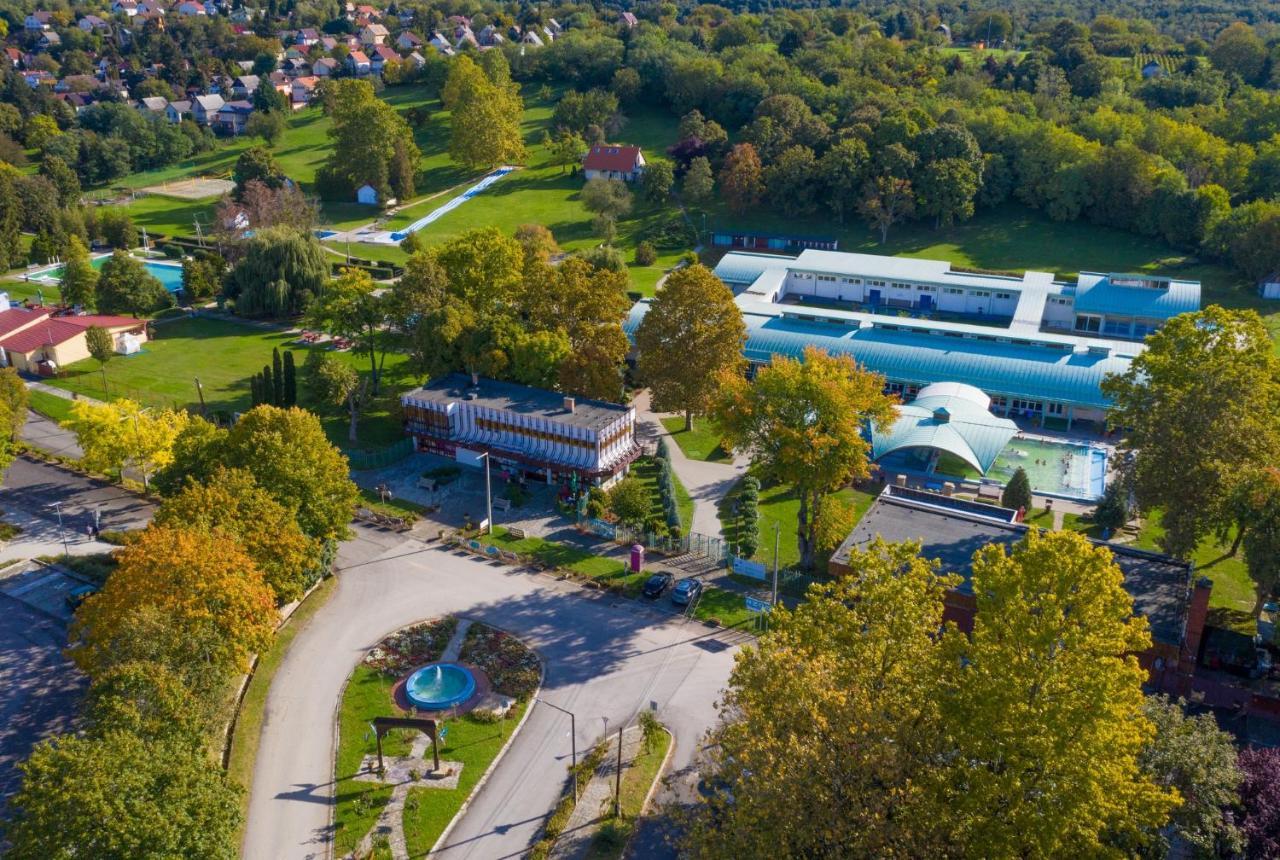 Harmonia Vendeghaz 100 Meterre Az Igali Gyogyfuerdotol Apartment Bagian luar foto