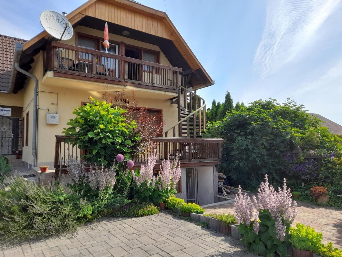 Harmonia Vendeghaz 100 Meterre Az Igali Gyogyfuerdotol Apartment Bagian luar foto