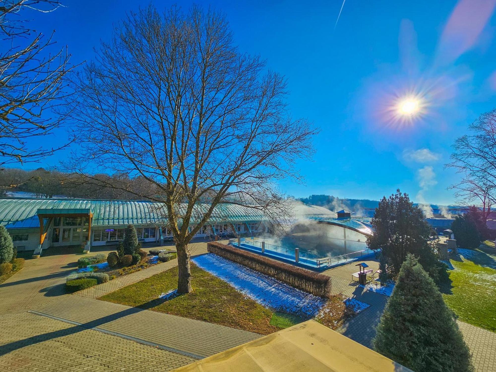 Harmonia Vendeghaz 100 Meterre Az Igali Gyogyfuerdotol Apartment Bagian luar foto